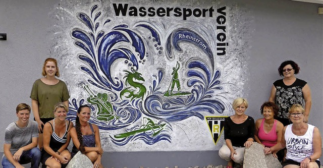 Sieben Frauen haben in zwei Tagen die ...ortvereins als Wandgemlde gestaltet.   | Foto: Verein