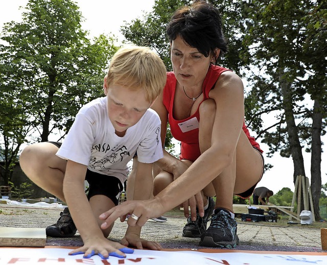 Unter Anleitung knnen die Kinder ihre Ideen umsetzen.   | Foto: Christoph Breithaupt