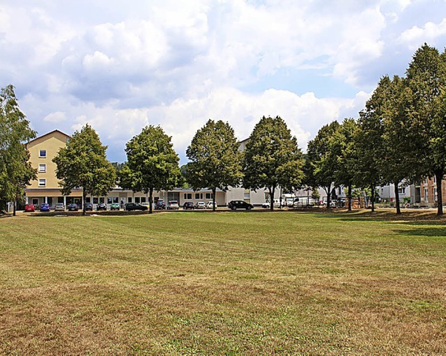 Der Bolzplatz im Oberfeld wird teilweise mit einem Kindergarten bebaut.   | Foto: Bertsch