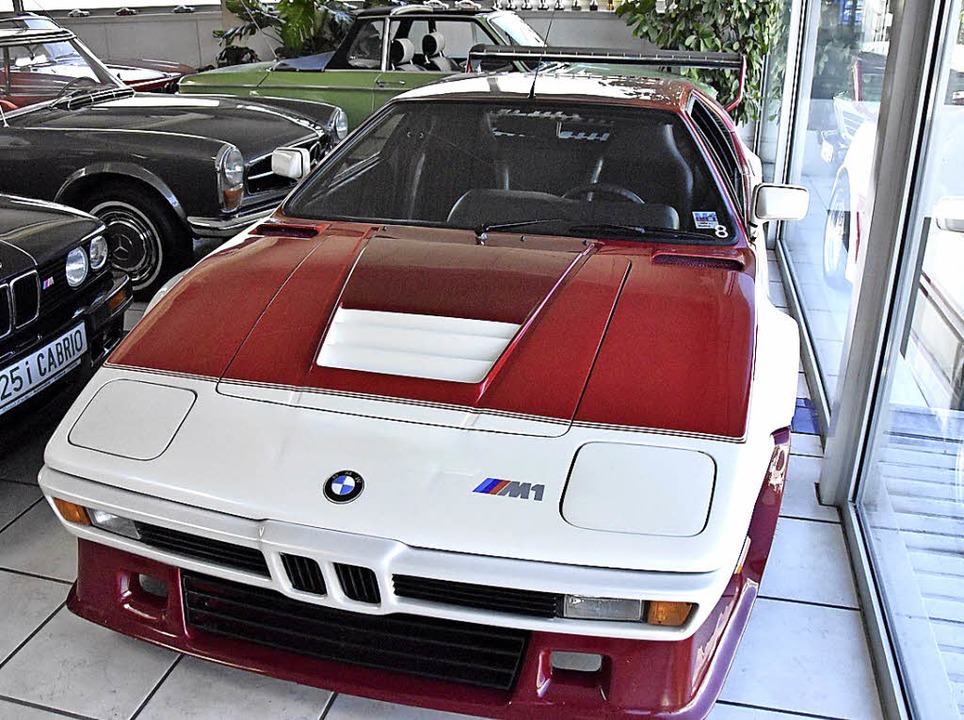 Reinhard Kleiler (links) hat seinen O...gebot ist ein BMW M1 fr 785000 Euro.   | Foto: Max Schuler