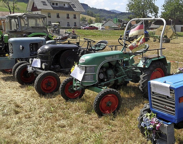 Auf dem Festgelnde in  Buchenbach kon...der alte Traktoren besichtigt werden.   | Foto: Josef Faller