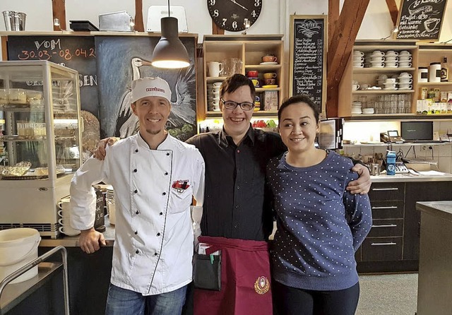 Mit Freude und Freunden bei der Arbeit... Shiu-Yie Furze im Hofgut Himmelreich   | Foto: Sophie Altenburger