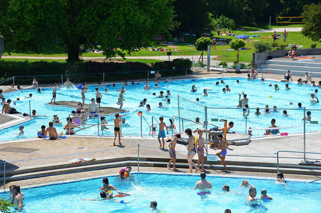 Rheinfelder Freibad hat länger wegen der Hitze Rheinfelden Badische Zeitung