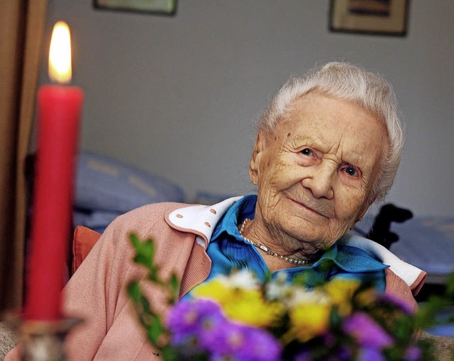 Senioren freuen sich oft ber Glckwnsche.   | Foto: Symbolbild: Steffen Kugler/DPA