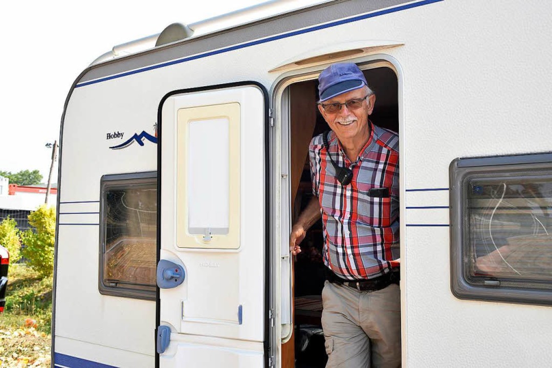 Helmut Kaiser, Chef des Teams Einlass, meidet seinen heien Wohnwagen tagsber.  | Foto: Thomas Kunz