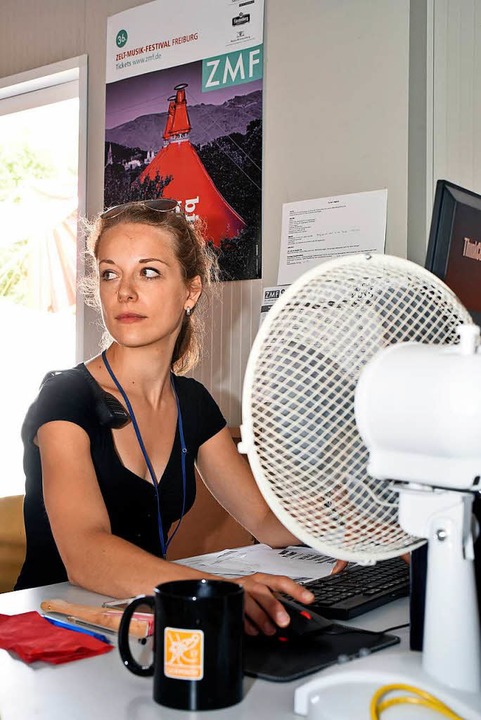 Pressesprecherin Hanna Teepe mit Ventilator  | Foto: Thomas Kunz