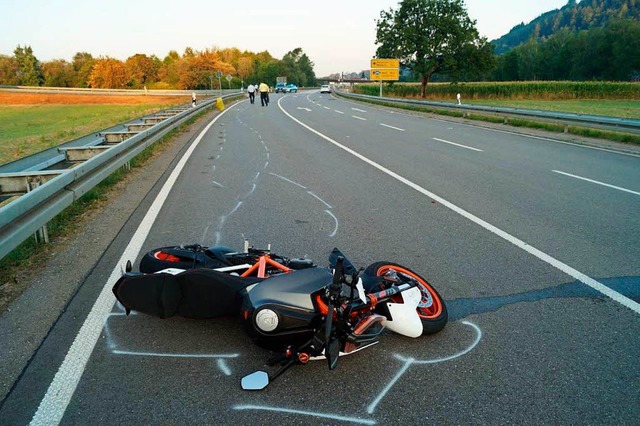 Das Unfall-Motorrad auf der L139 bei Maulburg.  | Foto: Polizei