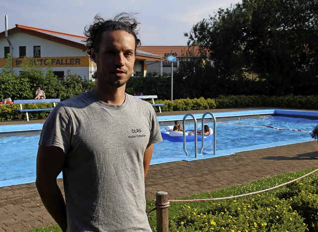 Der 32-jhrige David Preis ist Vorsitz...e Schwimmkurse jedes Jahr ausgebucht.   | Foto: Guy Simon