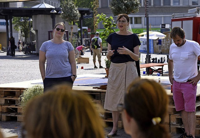 Kornelia Schiller, Monika Neuhfer-Avd...rlutern die Ergebnisse (von links).    | Foto: Jonas Hirt