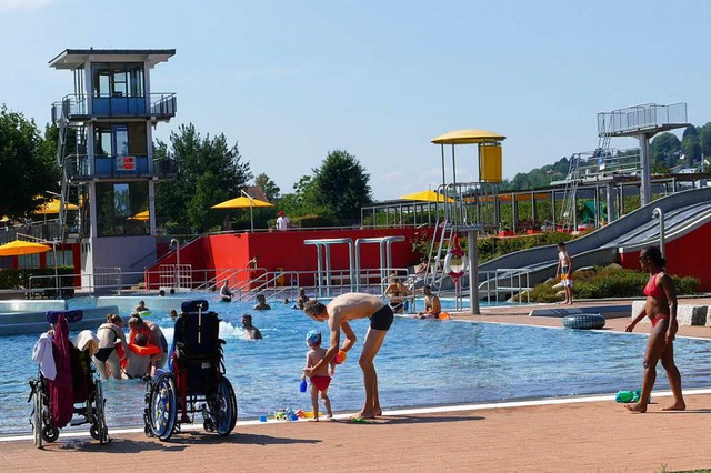 Vormittags gibt es im Parkschwimmbad, das auch barrierefrei ist, viel Platz.  | Foto: Kathrin Ganter