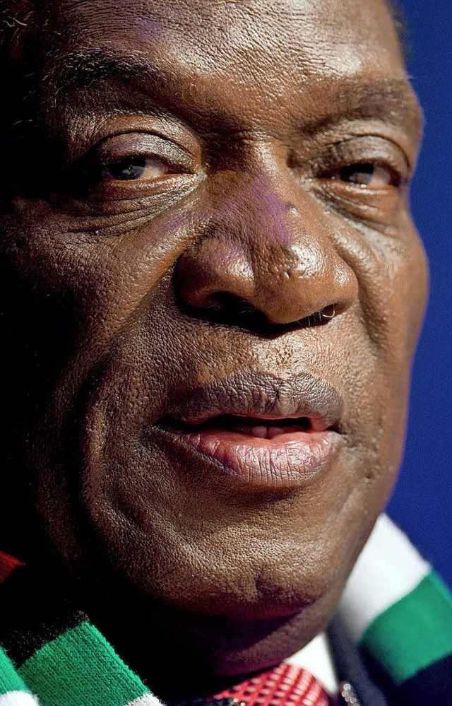 Wei das Militr hinter sich: Emmerson Mnangagwa (75).  | Foto: dpa