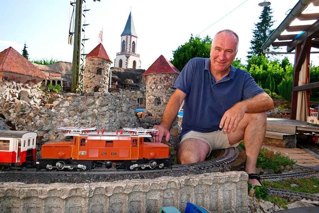 Werner Gerspach ist stolz auf seine Mi...e Krokodil &#8211; Gerspachs Liebling.  | Foto: Ralf H. Dorweiler