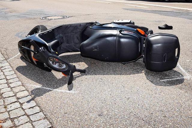 Der Zweiradfahrer wurde bei dem Zusammensto in Neustadt schwer verletzt.  | Foto: kamera24