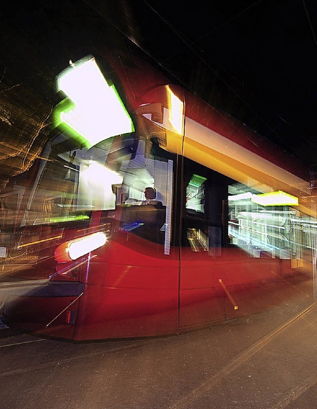 Der nchtliche Bus- und Straenbahnverkehr an Wochenenden wird rege genutzt.   | Foto:  kunz