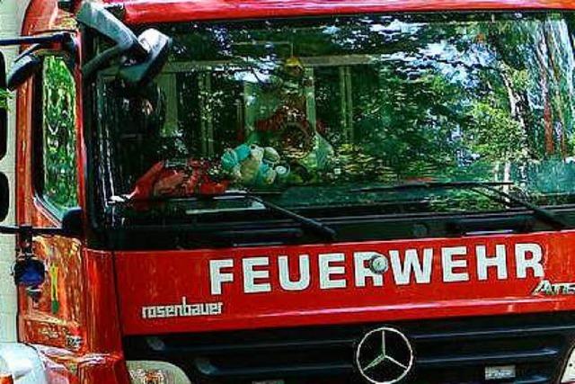 Zeugenaufruf: Ladengeschäft bei Lehenerstraße in Brand gesetzt – Mehrfamilienhaus musste evakuiert werden