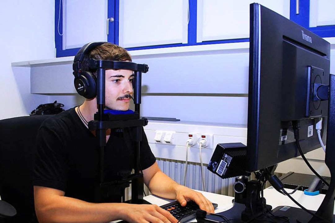 Am psychologischen Institut sitzt ein Proband vor einem PC.  | Foto: prz