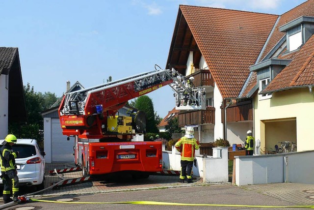Zu einem Gebudebrand kam es am Freitag in Neuenburg.   | Foto: Feuerwehr Neuenburg