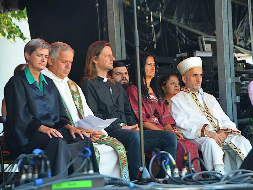 Interreligiser Trialog: Pfarrer, Imam und Rabbi beim Gottesdienst  auf der Festivalbhne