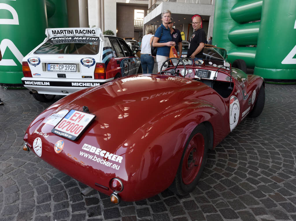 Mehrere historische Fahrzeuge fuhren bei der 12. Schauinsland Klassik durch den Schwarzwald.