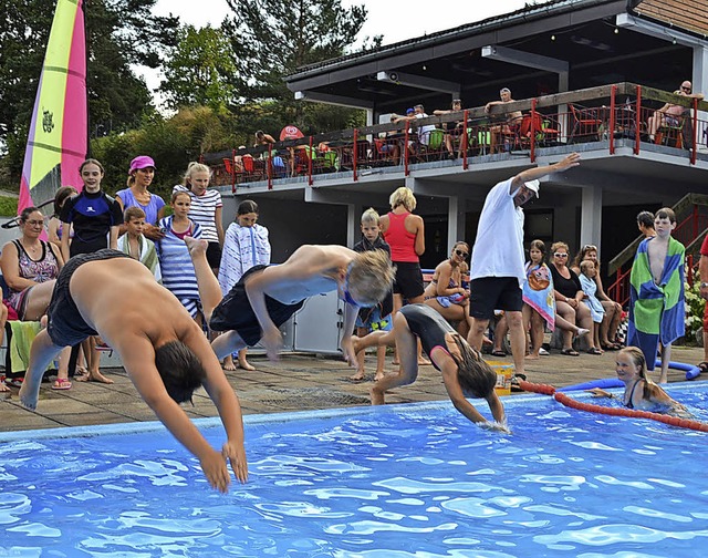 Viel Spa bei sportlichen Wettbewerben...m Kinderschwimmfest in Friedenweiler.   | Foto: Liane Schilling