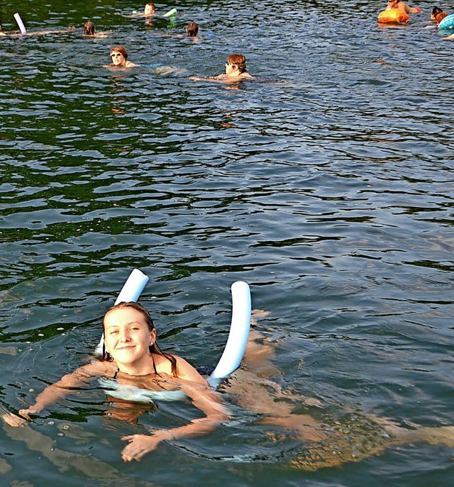 Rheinschwimmen mit der DLRG in Grenzac...tikantin Chiara Velten macht es Spa.   | Foto: Chiara Velten