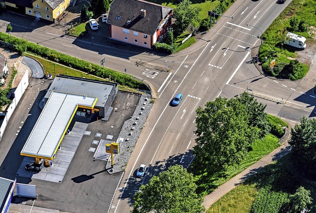 Die Kreuzung B3/Orschweirer Strae von... Ost fr Autofahrer (fast) unmglich.   | Foto: Luftbild: Martin Bildstein