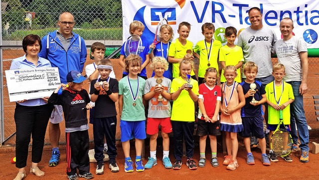 Spendenbergabe und Ehrung der erfolgr...Jugend-Turnier des TC Kollnau-Gutach.   | Foto: Verein
