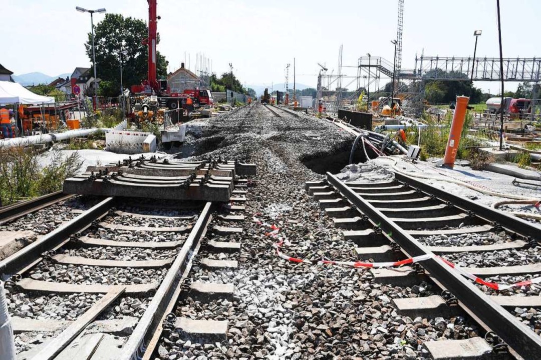 astatt: An der Baustelle des Bahntunnels finden bei Niederbühl Arbeiten statt.  | Foto: dpa