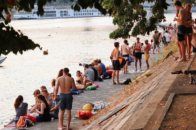 Als  Picknickplatz, Partymeile und Son...Rhein im Sommer das Zentrum der Stadt.  | Foto: Frantisek Matous