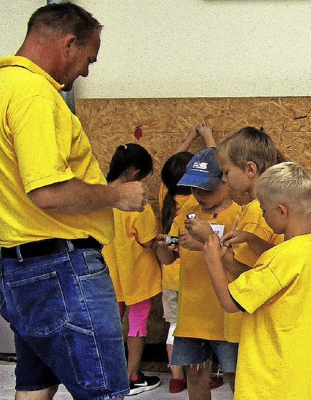 Fleiige Handwerker im Kindergarten Broggingen.   | Foto: Privat