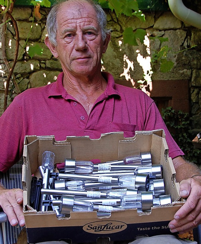 Zwei groe Kartons an Solarleuchten ha...h ausgegeben, ein kleiner  kam zurck.  | Foto: Herbert Frey