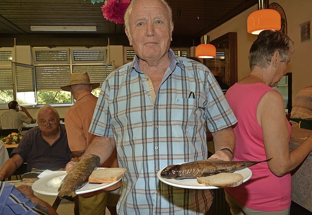 Die frischen Forellen vom Karsauer Fis...standen beim Sommerfest hoch im Kurs.   | Foto: Danielle Hirschberger