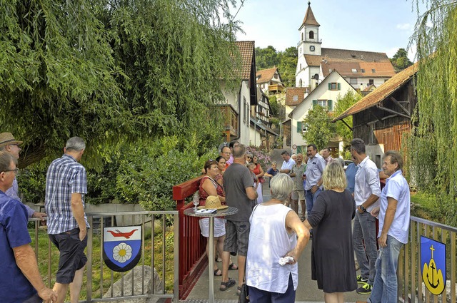 Die neue rote Brcke in Istein ber de...appen von Rosenau (links) und Istein.   | Foto: Pinkawa