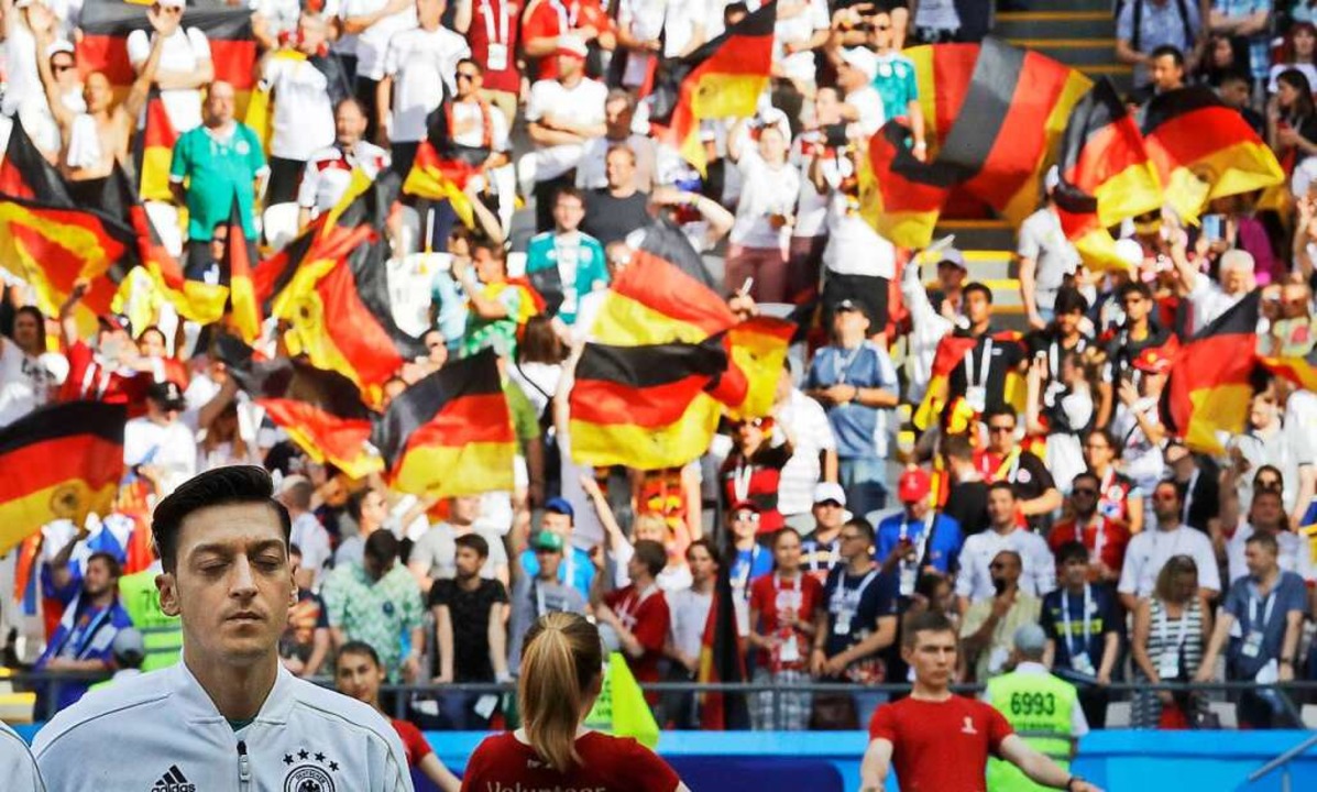 Wolfgang Schäuble: das frühe WM-Aushe ... die Integrationsdebatte um Mesut Özil  | Foto: dpa