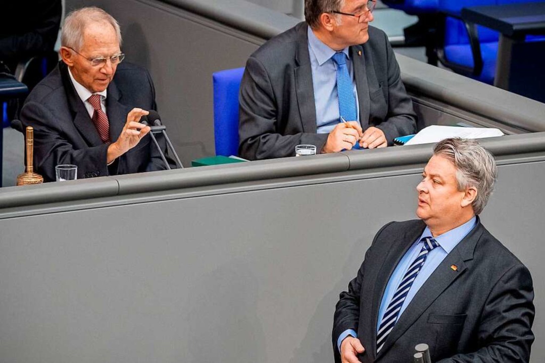Juni 2018 im Bundestag:  Schuble  bit...dessen Rede, seine Sprache zu migen.  | Foto: dpa