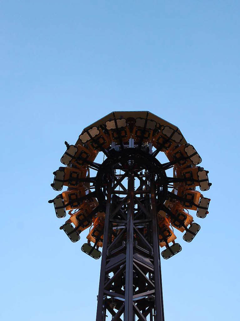 Der 38 Meter hohe Freefall-Tower ist der Renner bei den jngeren Besuchern.