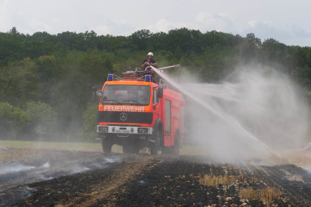 Feuerwehreinsatz in Ehrenstetten: Ein Feld brennt.  | Foto: Kamera24.tv