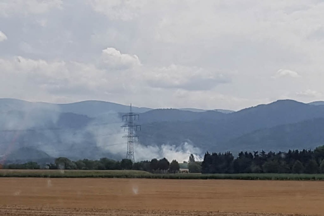 Der Brand war weithin sichtbar.  | Foto: Feuerwehr Ehrenkirchen 