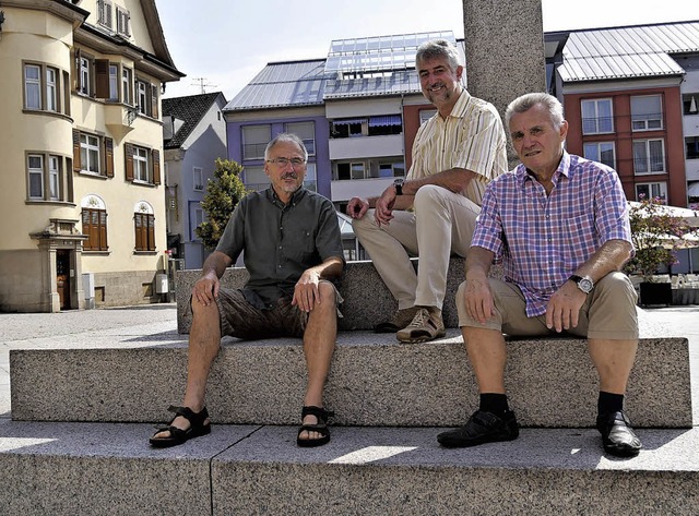 Manfred Bockey, Michael Thater und Kla...llen Talschulplatz beim Bluesfestival.  | Foto: Jrn Kerckhoff