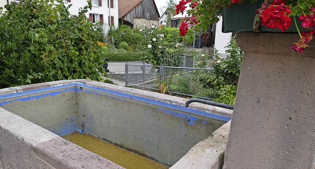 Auch dieser Egringer Brunnen ist abgeschaltet.  | Foto: Langelott