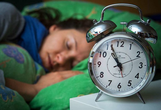 Erholsamer Schlaf ist wichtig und wird von verschiedenen Faktoren beeinflusst.  | Foto: dpa