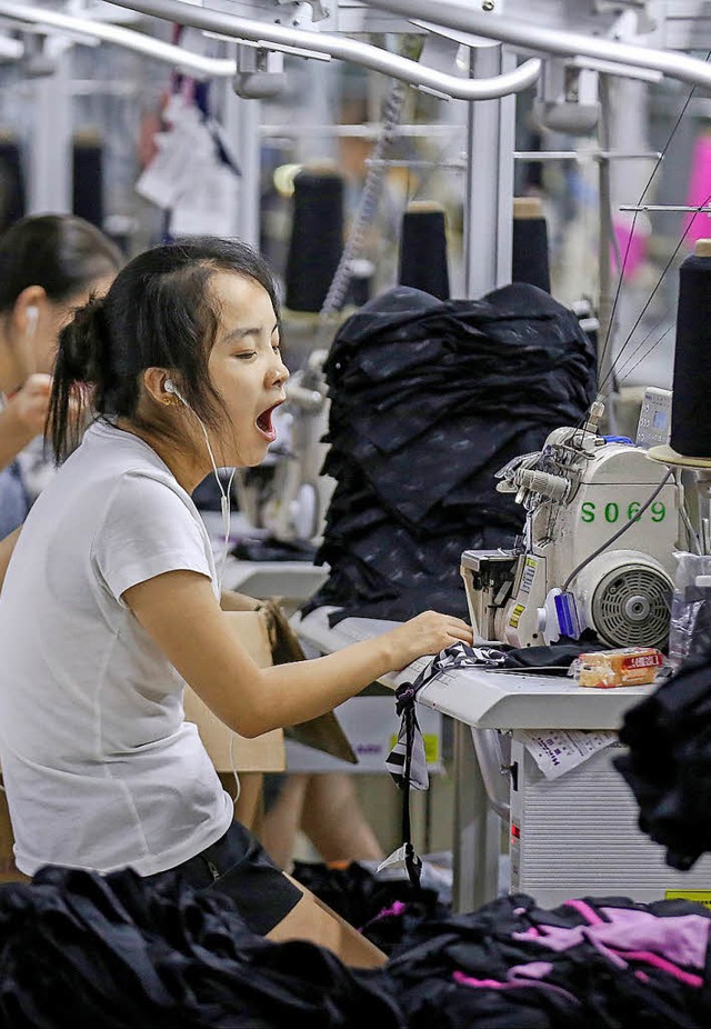 Bald ein Opfer des Handelsstreits? Chinesische Arbeiterin in der Provinz Fujian   | Foto: DPA