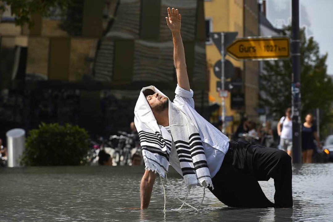 Yehuda Hyman am Mittwoch im Gedenkbrunnen  | Foto: Thomas Kunz