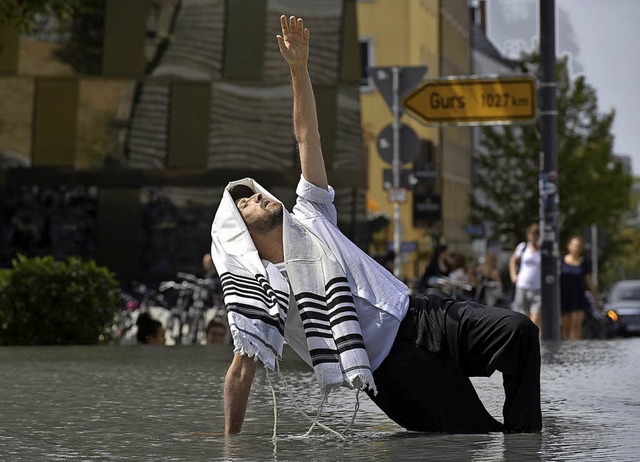 Yehuda Hyman am Mittwoch im Gedenkbrunnen  | Foto: thomas kunz