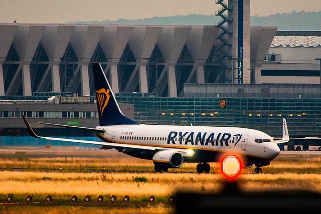 Ryanair hat fr diesen Freitag europaweit rund 400 Flge abgesagt.  | Foto: dpa