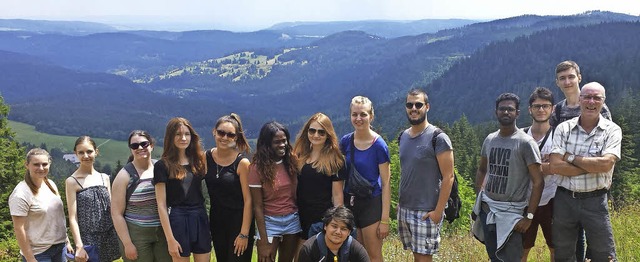 Internationale Teilnehmer der DHBW-Sommerakademie beim Praxistest am Feldberg.   | Foto: DHBW