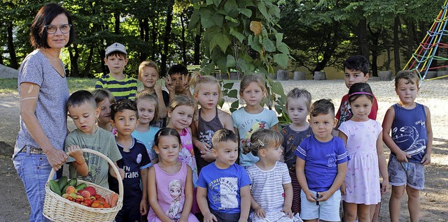Obst und Gemse erhlt die Kindertages...chierain von der Europischen Union.   | Foto: Stadt