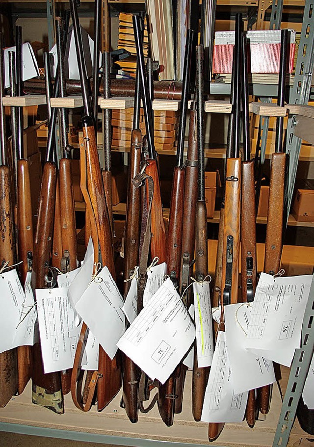 200 illegale Waffen wurden bei der jn...geben. 2009 (Foto) waren es noch 964.   | Foto: Hubert Rderer
