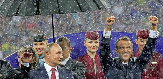 Es schifft &#8211;  das macht dem  Sch... 15. Juli in Moskau nach dem WM-Finale  | Foto: dpa