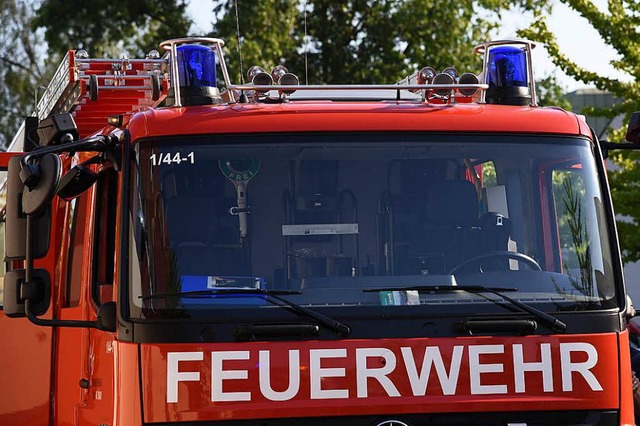 Ein Feuerwehrfahrzeug wurde auf dem We... einen Unfall verwickelt (Symbolbild).  | Foto: Jonas Hirt